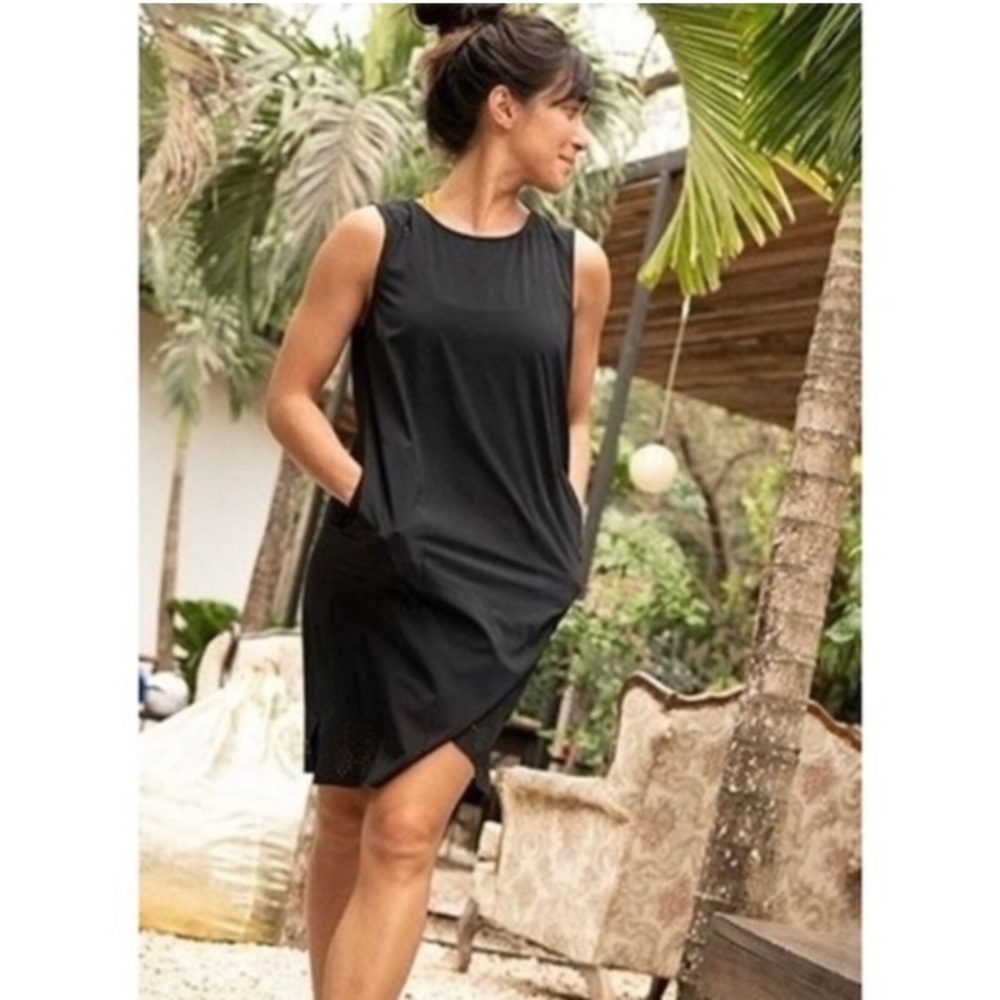 Title Nine Unconventional summer pocket dress laser cut black S